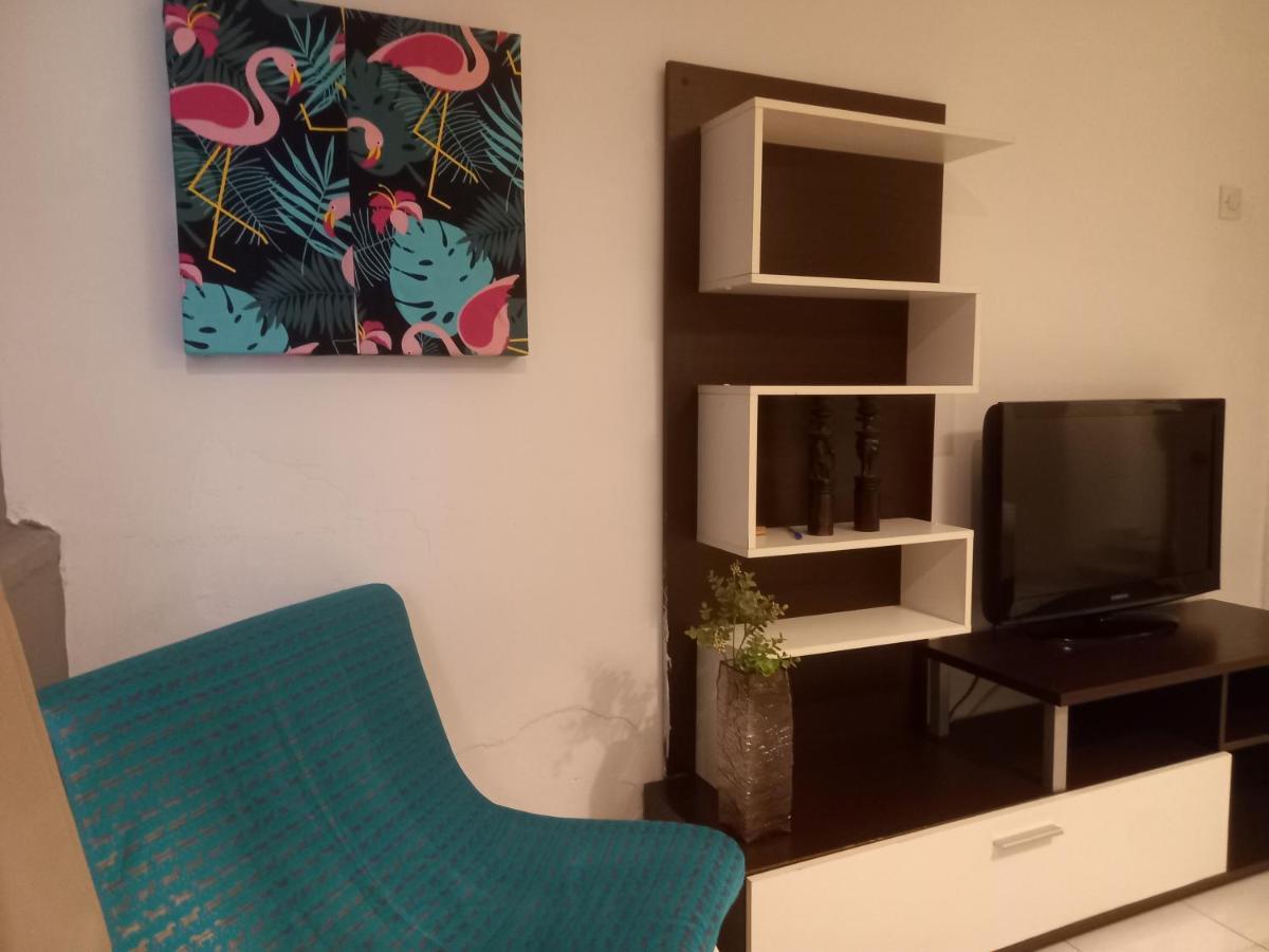 Apartment Isalos - Explore Center By Foot - Close To Helexpo, & Hospital